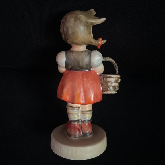 Hummel Little Shopper Figurine - Picture 2 of 6